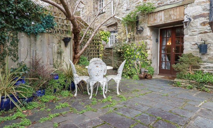 Ladock Cottage | MILL RETREAT, pet friendly, with a garden in Summercourt