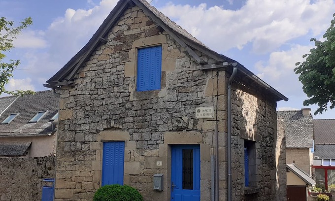 Mondalazac House | La Petite Maison Bleue du Grand Mas