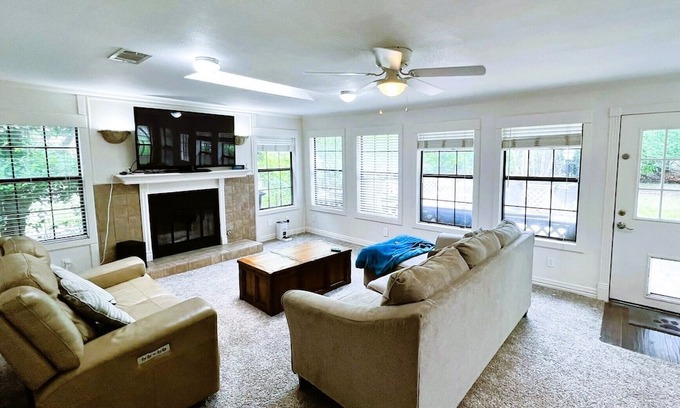 Farmers Branch House | Sunny & Spacious Perfectly Located Home in Lovely Farmers Branch