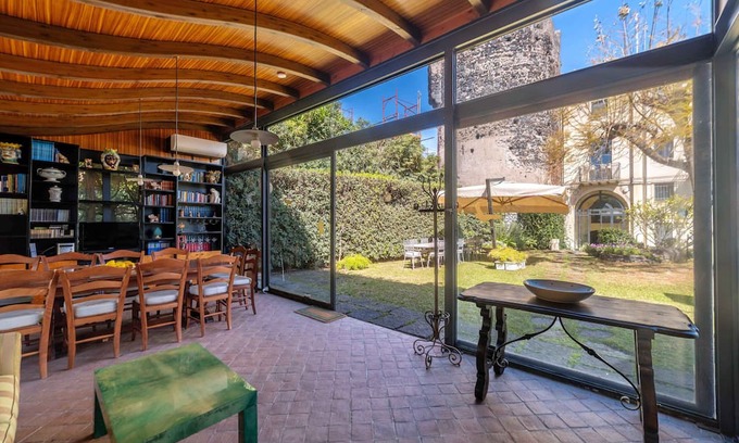 Ognina Villa | Luxury, Catania centre, by the sea, Etna view, mini pool, lush parkland