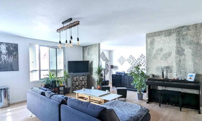 Asnieres-sur-Seine Apartment | Homerez - Nice apartement for 4 ppl. at Asnières-sur-Seine