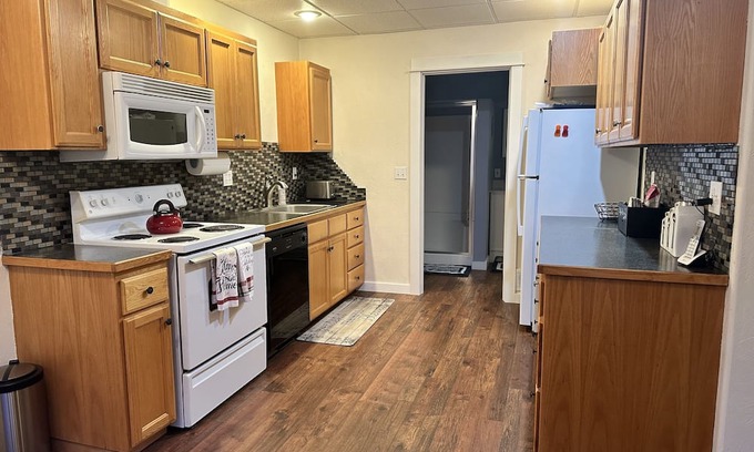 Creswell Apartment | Private apartment 25 minutes from Hayward Field and the University of Oregon!