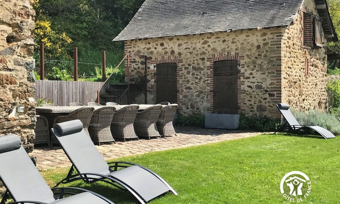 Entrammes Cottage | Gite Entrammes, 5 bedrooms, 10 persons