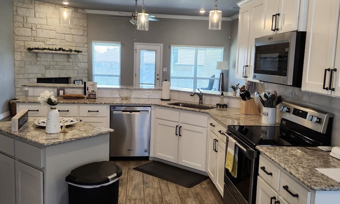 Hewitt House | Spacious 4 bedroom 3 baths