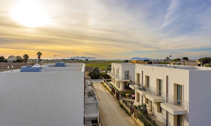 Birgi Vecchi House | Holiday Home 'Gl' with Private Garden, Wi-Fi and Air Conditioning