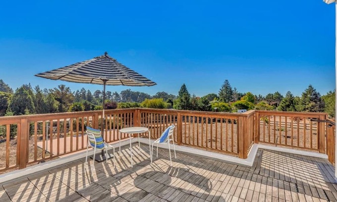 Soquel House | Furnished 2 Bed 1.5 Bath Home In Sunny Santa Cruz County