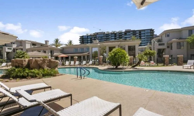 Kierland House | The Nines Modern 2BR Condo w Pool