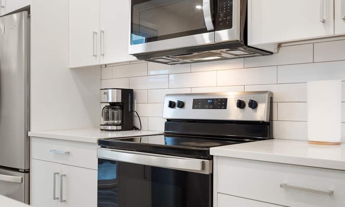 Bridgeland House | Discover Luxury With King Bed and Free Parking in Bridgeland