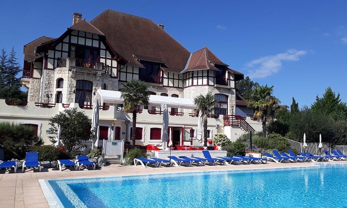 Daumazan-sur-Arize House | Villa de luxe on estate with 2 swimming pools