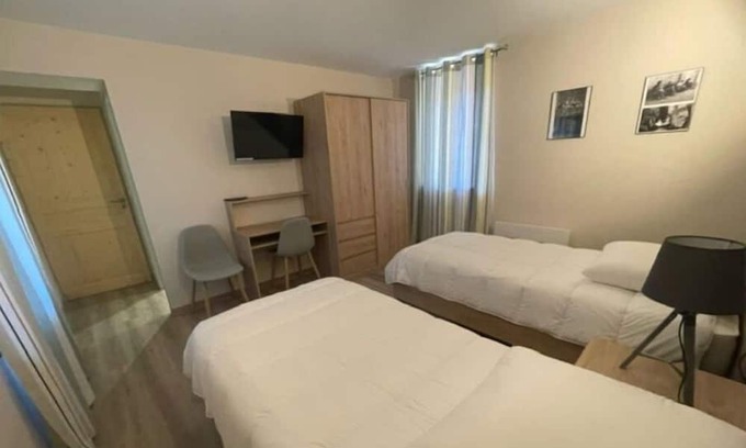 Coustouges House | Location Chambre Double. Idéal Famille, Couple, ou Personne Seule