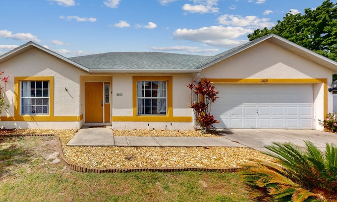 Thousand Oaks House | Sunny dog-friendly home with private pool, pool spa, lanai, & BBQ
