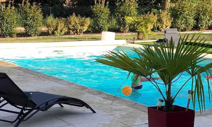 Mareuil-sur-Cher House | Homerez - House for 7 ppl. with swimming-pool and terrace at Mareuil-sur-Cher