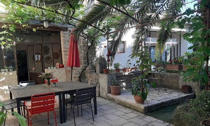 Mondragon House | Mas au Coeur D'un Village Provençal