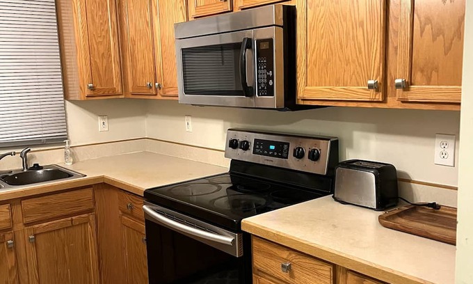 Northeast Columbus House | Cozy 3-bedroom house near CMH Airport and Easton Mall