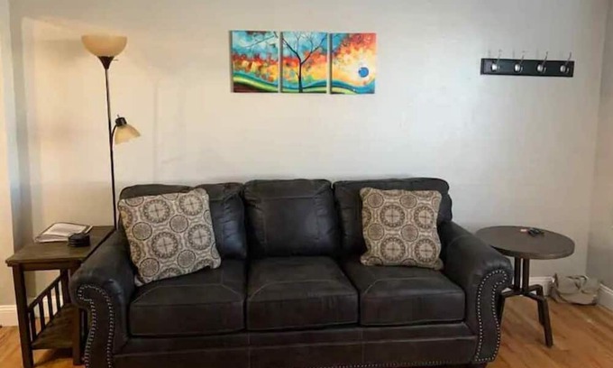 Jefferson Park House | 2bdrm Near MileHigh/PepsiCntr Parking A/C