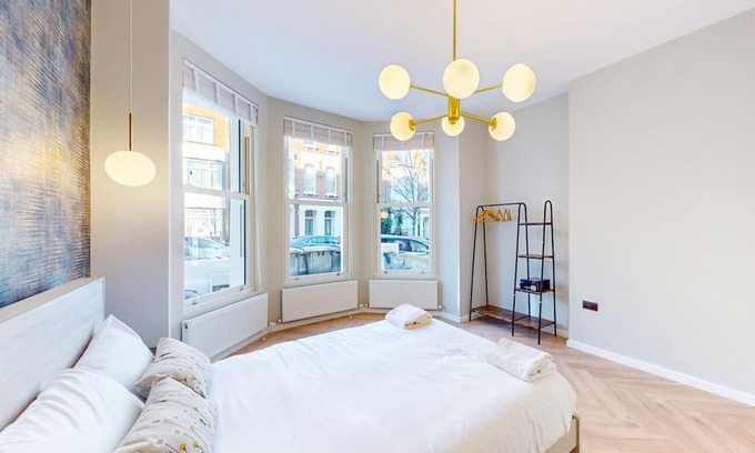 Kilburn Apartment | Stunning 3BD Apartment in Kilburn with an outdoor area