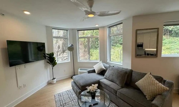 North Bergen Apartment | The Luxury studio! 7 Min ferry ride to NYC.