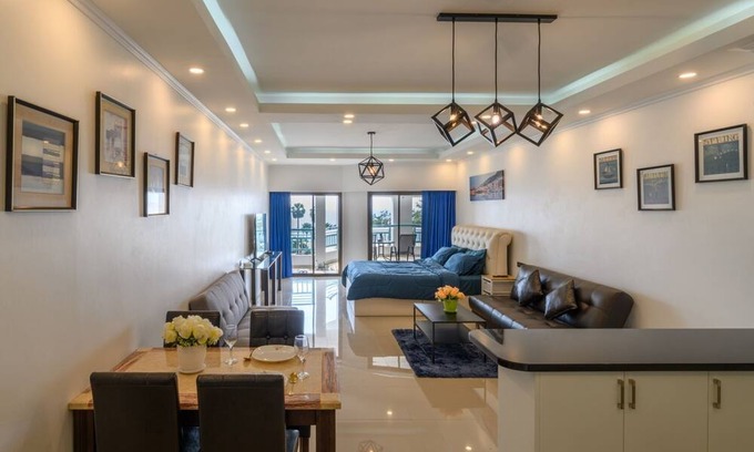 Na Kluea Condo | Stylish Jomtien Beachfront Studio /sea view/ large pool/ full kitchen