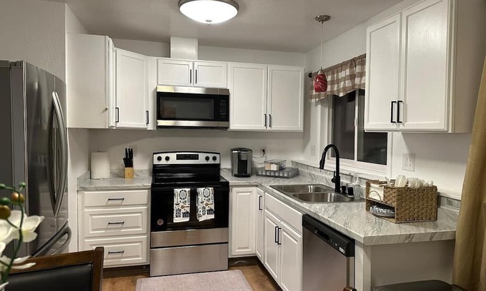 Northeast Anchorage Apartment | Family friendly, centrally-located 10 minutes to Down town,15 min from airport