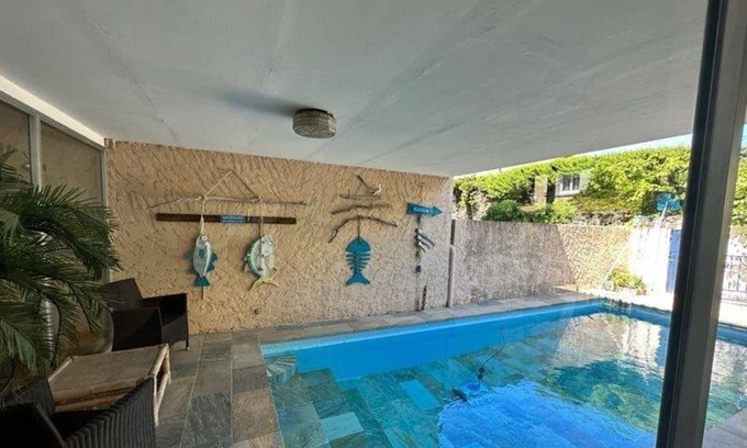 Le Brusc Villa | Villa 'L'acanthe' with Private Pool, Private Terrace and Wi-Fi