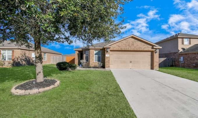 Iowa Colony House | $3500 Per/Mth, 4BRs, Gated Community