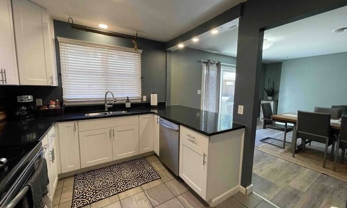 Greeley House | Large, beautifully updated townhome close to UNC and NCMC.