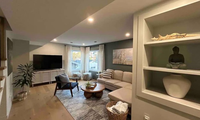 Thunder Bay House | Modern Manor