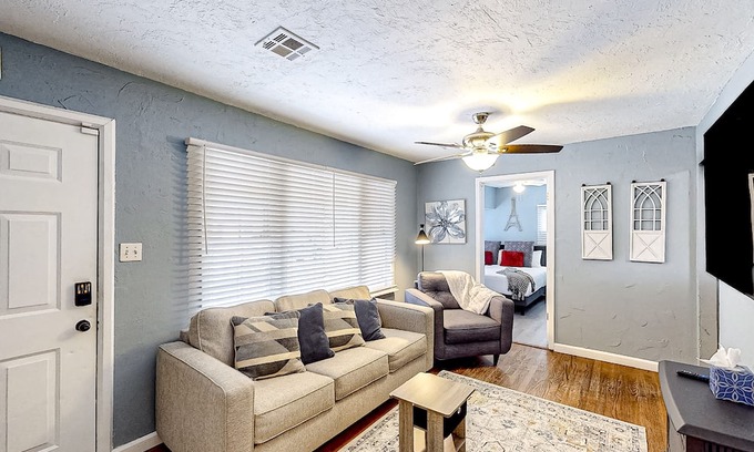 Midwest City House | Dog-friendly home bordered by a park with open layout, W/D, internet, & AC