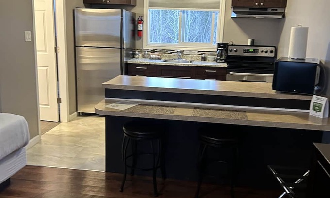 100 Mile House Hotel | 94 Mile Motel & RV Park