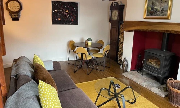 Frosterley Cottage | Stunning Cottage with Log Burner