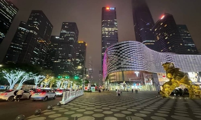 Central Business District Condo | Luxurious 2-bedroom, furnished condo in Shenzhen Futian with AC & heating