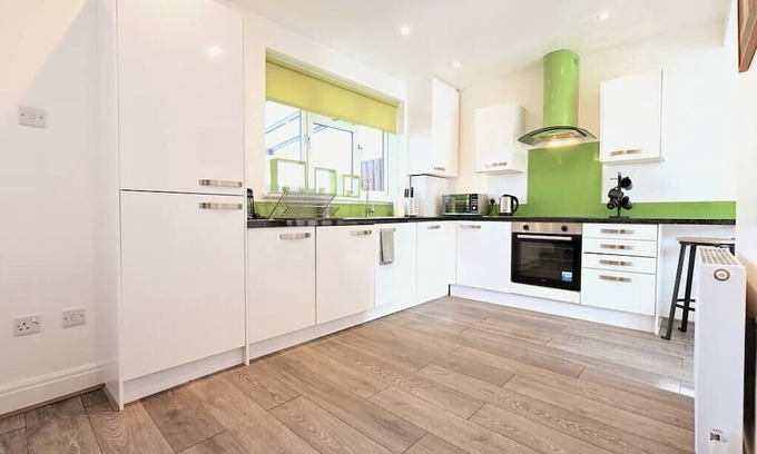 Abbey Wood House | Vibrant 3BD home with great links to the city