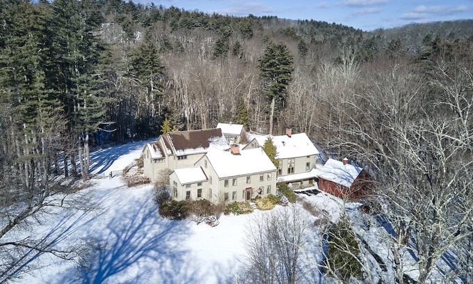 Canton House | Riverview 7.5K sqft Modernized Secluded Historical Family Retreat Home
