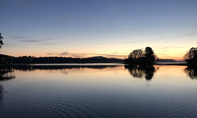 Lakeland House | Lovely Lakefront House with level backyard with beautiful sky/sunset views!