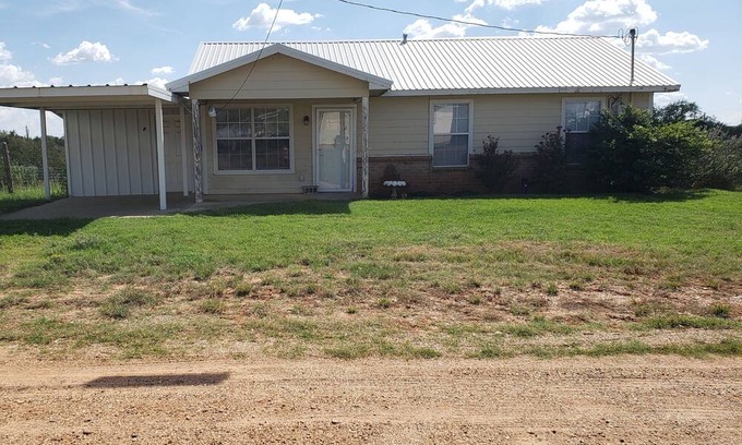 Matador House | Comfortable cottage in Matador TX with fenced back yard. Pet and horse friendly!