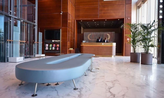 Rondo - Torretta House | Elegant Stay: Onsite Parking, Easy Access to Milan Cathedral! Steps to Metro