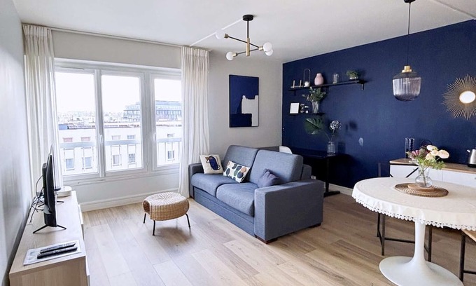 Vanves Apartment | 3 minutes from metro, sleeps 2, and parking at Porte de Versailles 3 stars