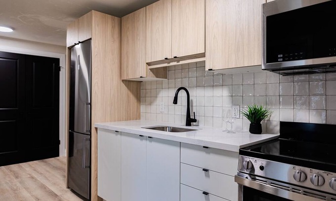 Kitchener Apartment | Trendy Large 1 Queen Bed Studio Prime Downtown Location!