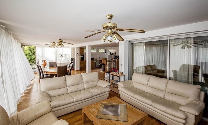 Suresnes Apartment | Apartment 'Belvedere' with Wi-Fi