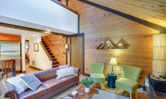 Overlook Park Cabin | Inviting Sunriver Cabin w/Resort Amenities!
