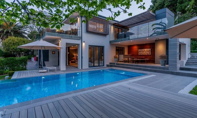 Constantia Villa | Luxurious 4 Bedroom Villa with great Mountain views