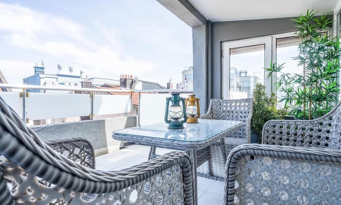 Besiktas Apartment | Gorgeous Flat with Balcony in Besiktas