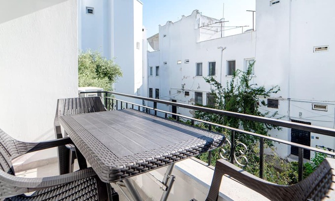 Turgutreis City Center Apartment | Vacation Flat w Balcony 3 min to Beach in Bodrum