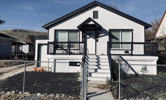 Magna Apartment | Cozy 2 bedroom, 1 bathroom apartment