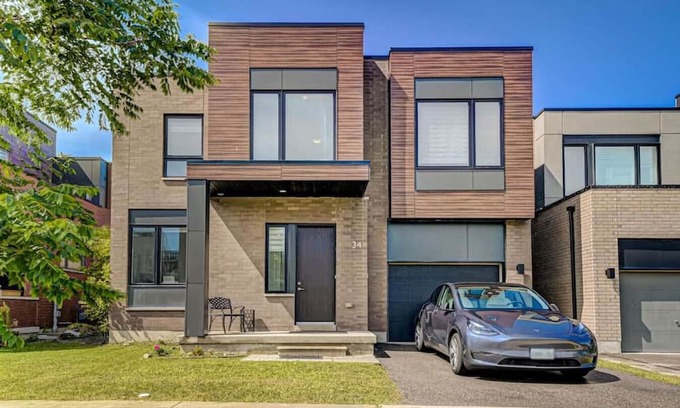 Downsview House | Downsview Park Private Bedroom C