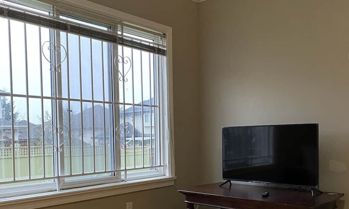 Fleetwood Apartment | Quite, clean and separate suite