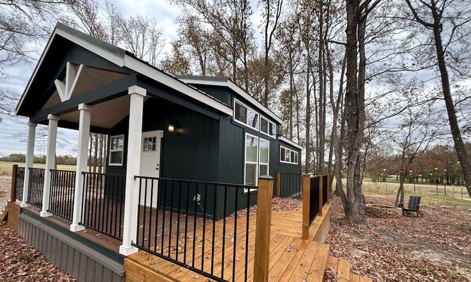 Athens Cabin | Tiny home nestled in the woods