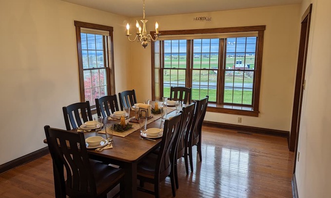 Ronks House | Large 5 BR home, Views of Amish farmland and Strasburg Railroad