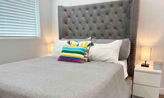 Canoga Park House | Modern fully remodeled house near Topanga Mall