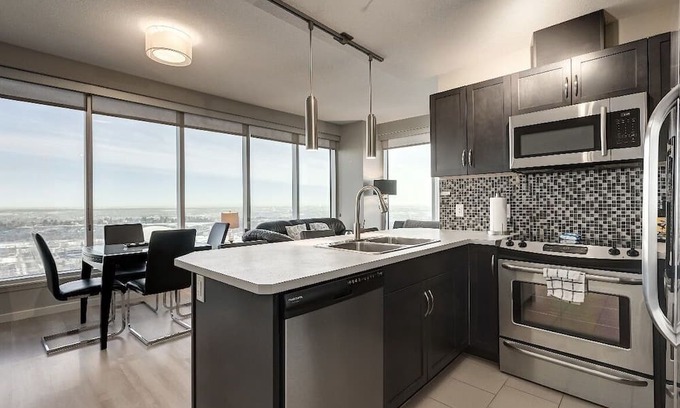 Victoria Park Condo | 5 min->Saddledome